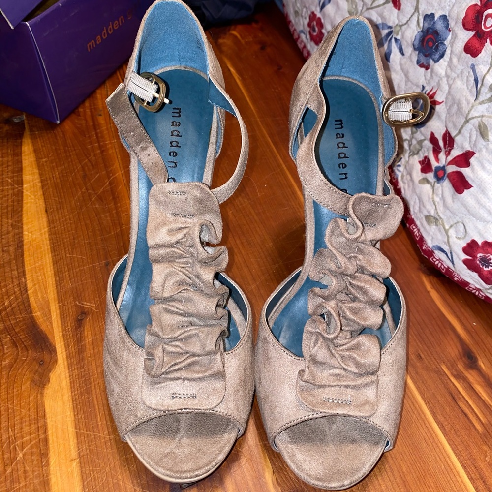 Beige suede ruffle heels